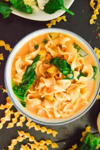 Cheesy one-pot loaded cheeseburger noodles with ground beef, spinach, and cheddar cheese.