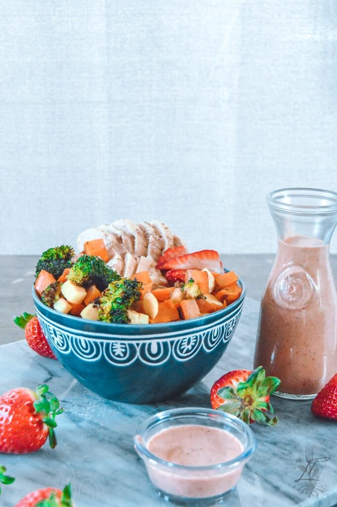 Tangy Strawberry Chicken Grain Bowl – A Quick & Energizing Meal